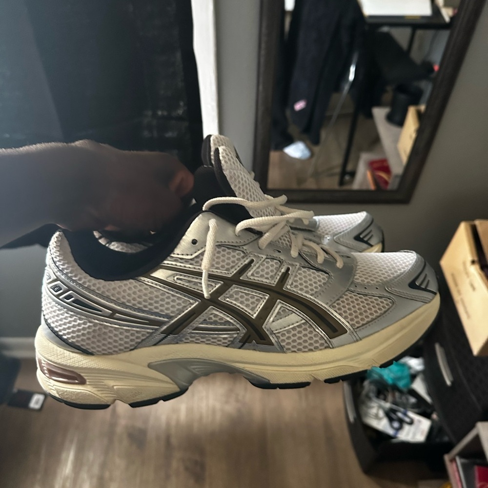 ASICS Men's White and Gray Athletic Shoes